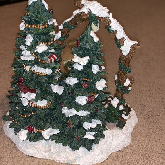 Winterwood musical snow globe